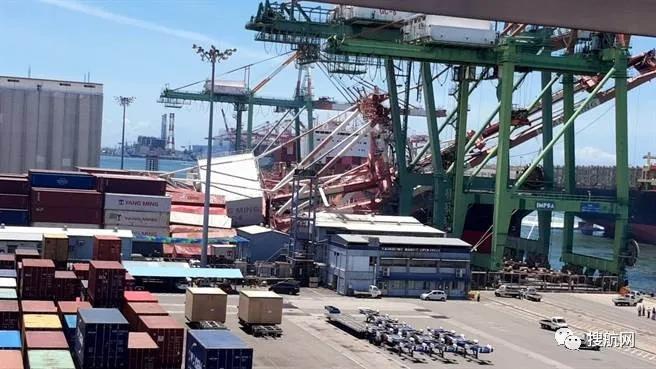 突发！一艘集装箱船撞上高雄码头，起重机倒塌，挂靠国内多个港口共舱船司众多！